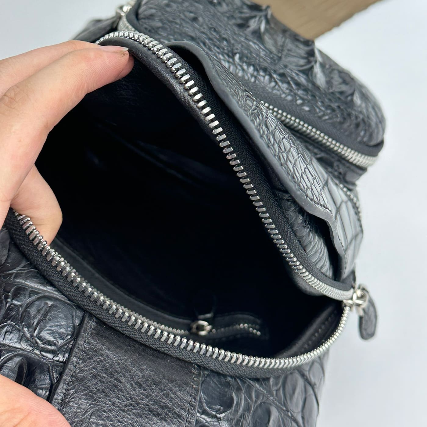 Vintage Alligator Bag – Luxury Chest Crossbody Alligator Bag for Men